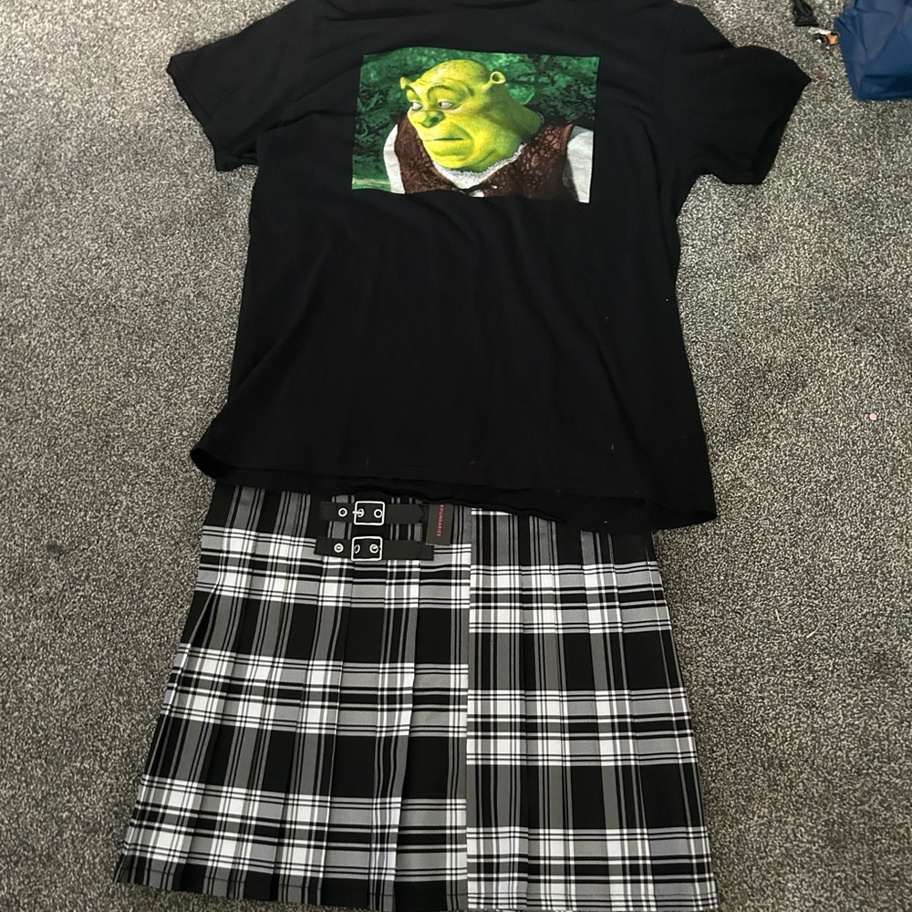 very cute skirt and shirt combo